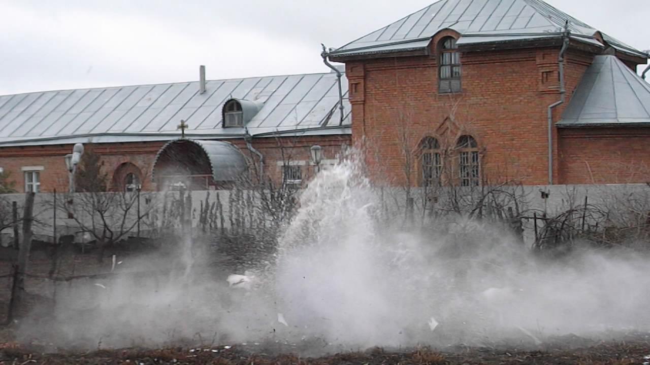 Взрыв нитроглицерина (6-6.5 мл) в ведре с водой