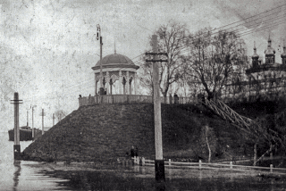  Фотография набережной Костромы. Соборная беседка в разлив.