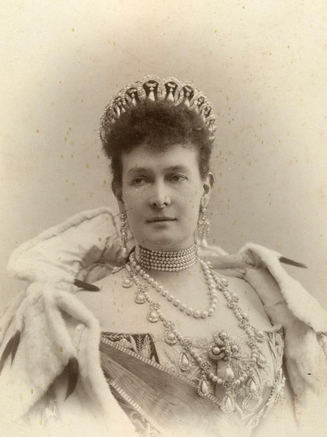 Мария Павловна в тиаре (вариант с жемчугом).